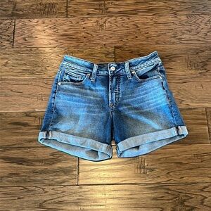 Silver Jeans Boyfriend Short Mid Rise Size 25
